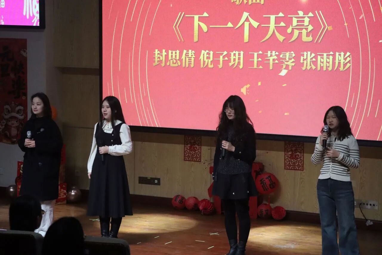 4.元旦晚会.jpg