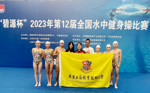 带队教师与参赛队员合影.png 带队教师与参赛队员合影.png