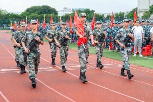 国旗入场(1).jpg 国旗入场(1).jpg