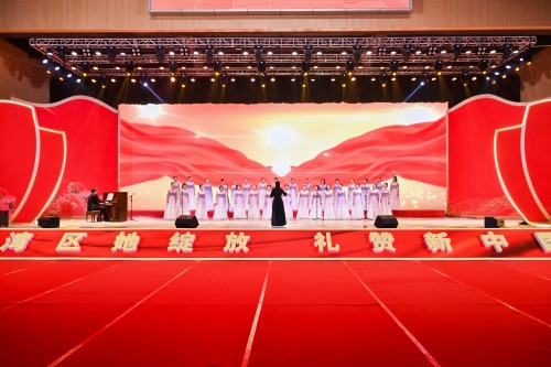 节目表演.jpg 节目表演.jpg