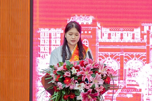 学生代表发言.jpg