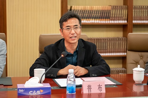 普布讲话.JPG