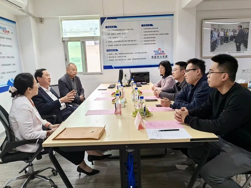 校领导与汕头校友会成员座谈.jpg