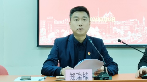郑瑞楠布署学生工作.jpg