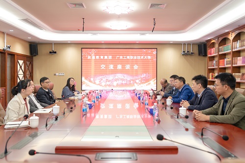 座谈会现场.jpg