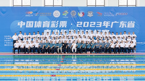 参赛运动员教练员合影.jpg