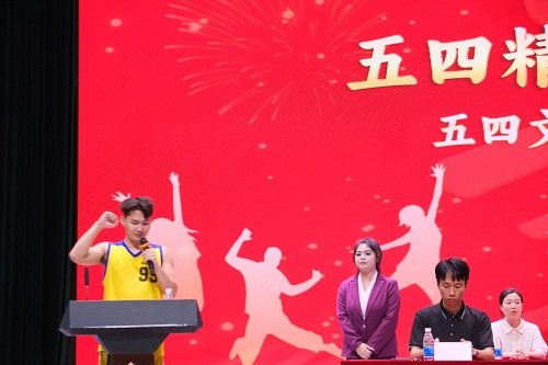 运动员代表宣誓.jpg