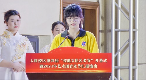 学生代表发言.jpg