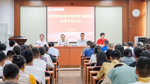开班仪式上和飞致辞.jpg