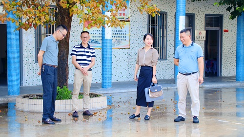 调研月南小学.jpg
