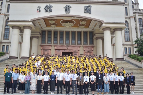 与会领导嘉宾与全体代表合影留念.jpg