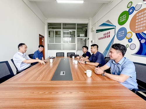 洽谈现场.jpg