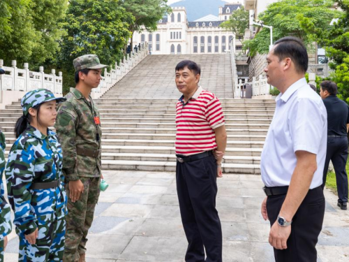 校领导看望参训同学.png