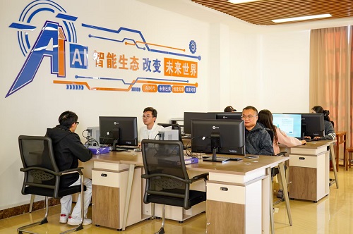大模型AI生态应用实验室1.jpg