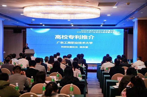 梁东慧在活动现场作专题分享.jpg