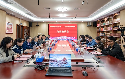 座谈现场.jpg