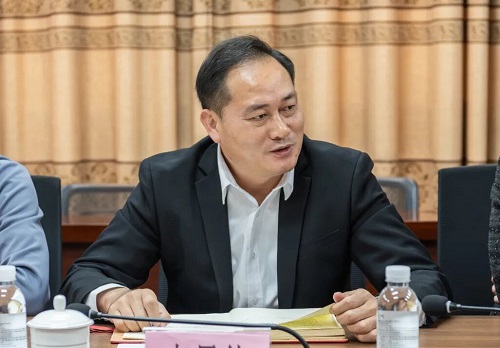 卢景值主持.jpg