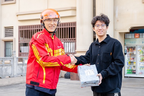 和飞亲送首单.jpg