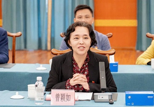 曾颖如讲话.jpg