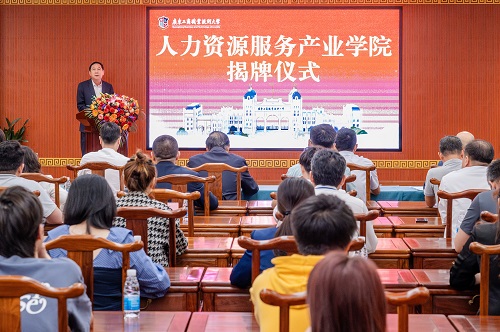 冯海志主持.jpg