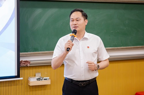 卢景值授课.JPG