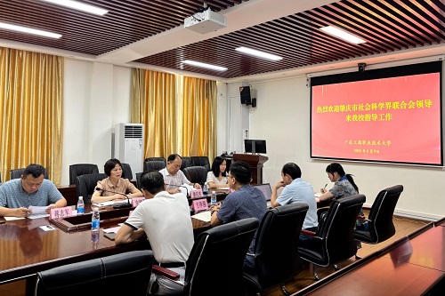 座谈现场.jpg 座谈现场.jpg