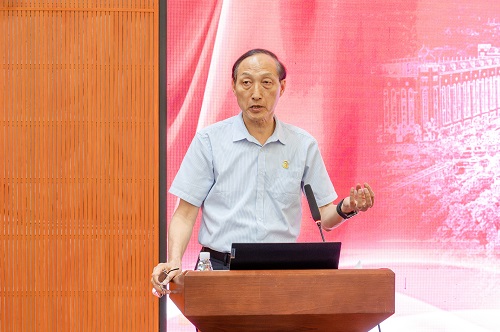 和飞讲话.JPG 和飞讲话.JPG