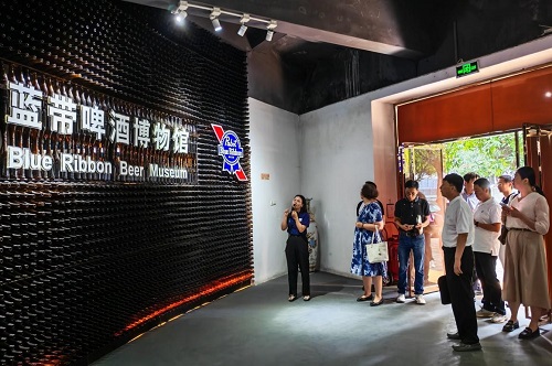 实地参观.jpg 实地参观.jpg