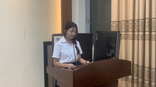 学生代表作述职汇报.jpg