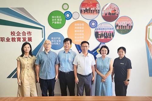 双方合影.jpg