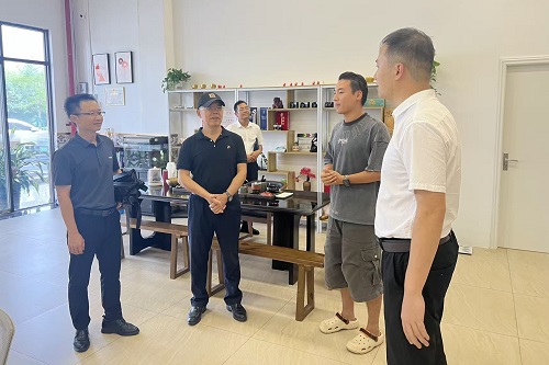 陈学年一行与璟玺传媒公司负责人交流.jpg