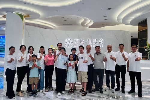 合影留念.jpg