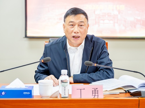 丁勇讲话.jpg