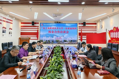 洽谈现场.jpg